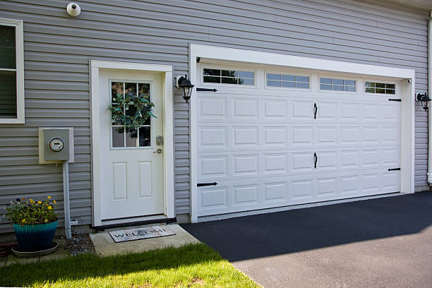 24/7 Emergency Garage Door Panel Replacement experts in Milaca, MN